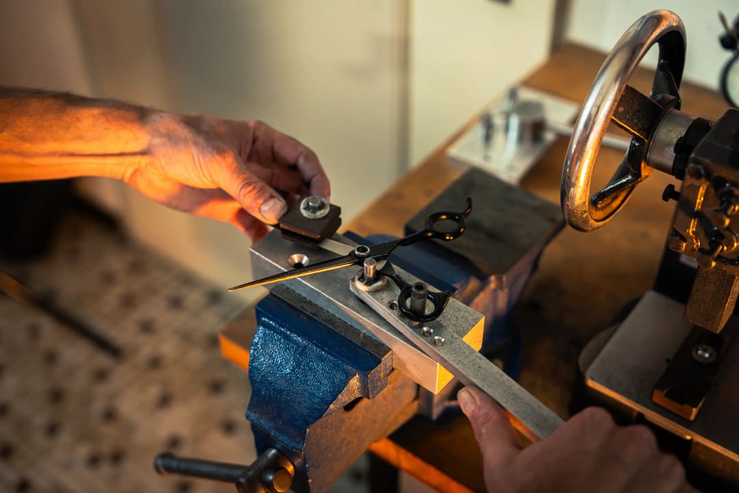Affûtage de ciseaux de toilettage, des modèles standards aux ciseaux japonais.